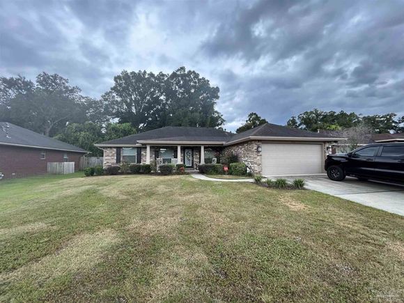 1921 Larkspur Cir