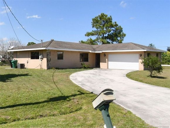 569 SE Fallon Drive