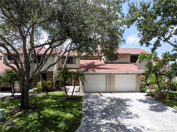 1604 SW Crossing Circle