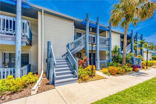 1637 NE Nautical Place Unit 807