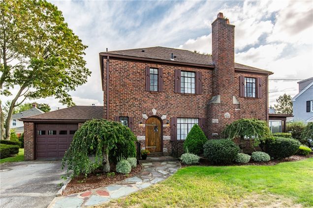 30 Superior View Boulevard North Providence, RI House Sold - Photo 1 of 41. Opens carousel modal