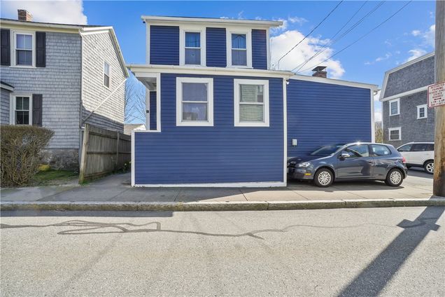 23 Simmons Street Newport, RI House Sold - Photo 1 of 29. Opens carousel modal