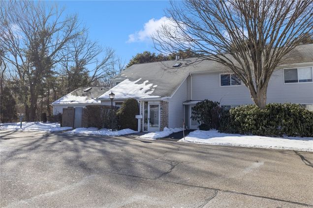 844 Williamsburg Circle Unit 844 Warwick, RI Condo Sold - Photo 1 of 43. Opens carousel modal