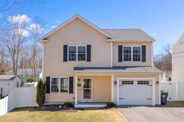 300 Warwick Neck Avenue Warwick, RI House Sold - Photo 1 of 30. Opens carousel modal
