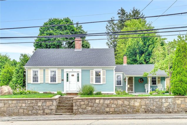 492 Oaklawn Avenue Cranston, RI House Active - Photo 1 of 44. Opens carousel modal