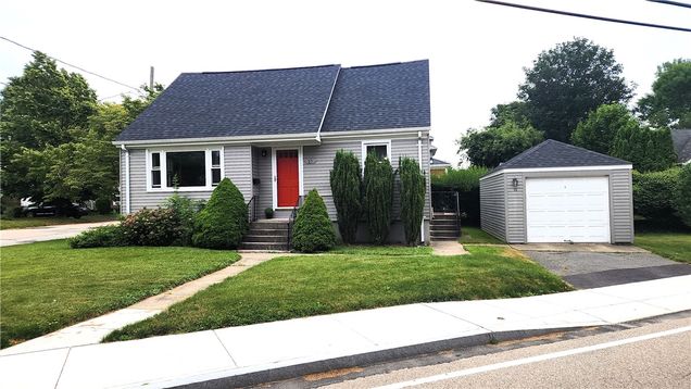 19 Hillside Avenue Newport, RI House Active - Photo 1 of 26. Opens carousel modal