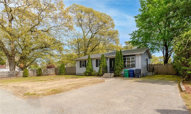 4 Ellsworth Street Warwick, RI House Active - Photo 1 of 30. Opens carousel modal