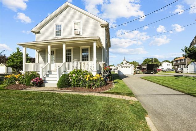 549 Aquidneck Avenue Middletown, RI House Active - Photo 1 of 43. Opens carousel modal