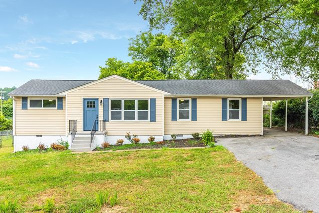 108 Stephenson Drive Fort Oglethorpe, GA House Sold - Photo 1 of 34. Opens carousel modal