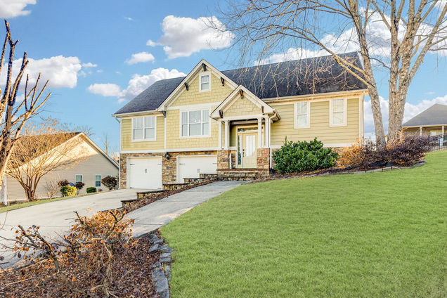27 Running Oak Drive