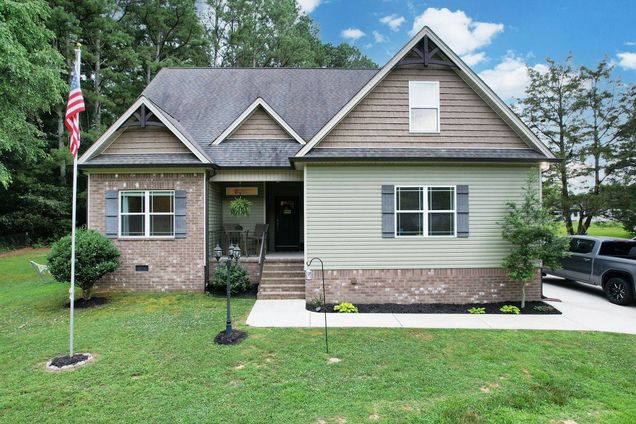 114 Fairhill Drive NE