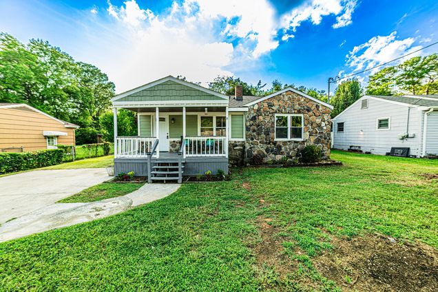 305 S Lovell Avenue