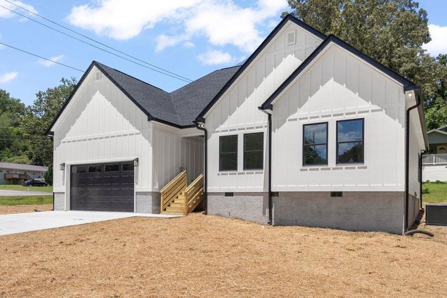 3205 Gleason Drive