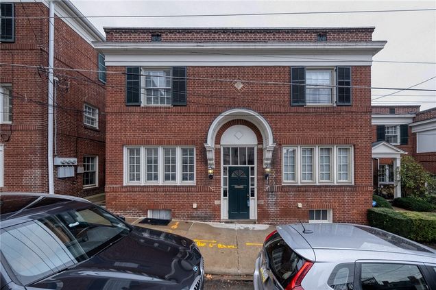 938 Bellefonte St Shadyside, PA Townhouse Sold - Photo 1 of 42. Opens carousel modal