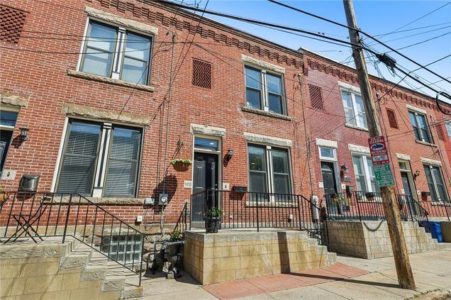 5853 Pierce Street Shadyside, PA Townhouse Sold - Photo 1 of 27. Opens carousel modal