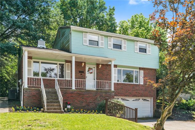 718 Twin Oak Drive