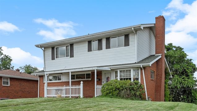 220 Garden City Dr