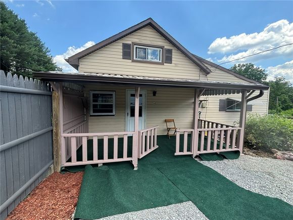 48 Grubbs Rd Cheswick, PA House Active - Photo 1 of 28. Opens carousel modal