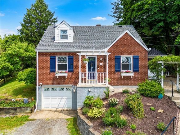 141 Manor Rd