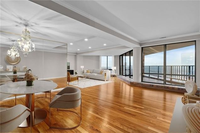 1700 Grandview Ave Unit 904 Pittsburgh, PA Condo Active - Photo 1 of 15. Opens carousel modal