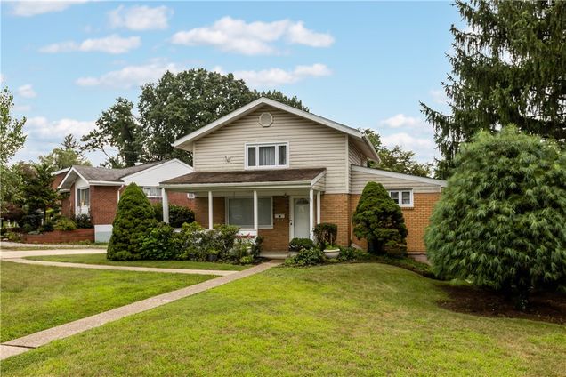 399 Princeton Dr
