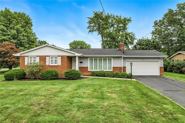 736 Richmond Dr Hermitage, PA House Active - Photo 1 of 50. Opens carousel modal