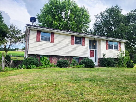 300 Twin Lakes Road