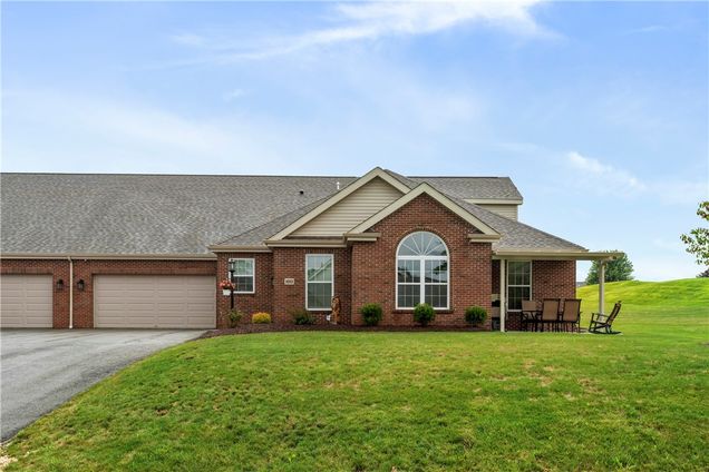 1053 Carriage Ln Clinton Twp, PA Condo Active - Photo 1 of 29. Opens carousel modal