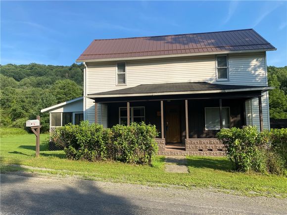 16 Baker Rd Washington/Creekside, PA House Active - Photo 1 of 32. Opens carousel modal