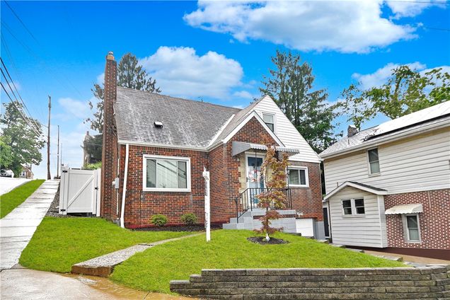 1137 Merrick Avenue Brookline, PA House Contingent - Photo 1 of 32. Opens carousel modal