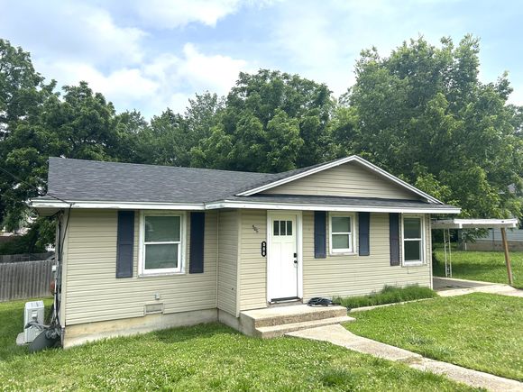 506 E Benton Avenue