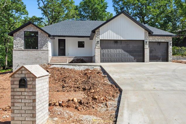 1239 W Arlington Court Springfield, MO House Active - Photo 1 of 28. Opens carousel modal