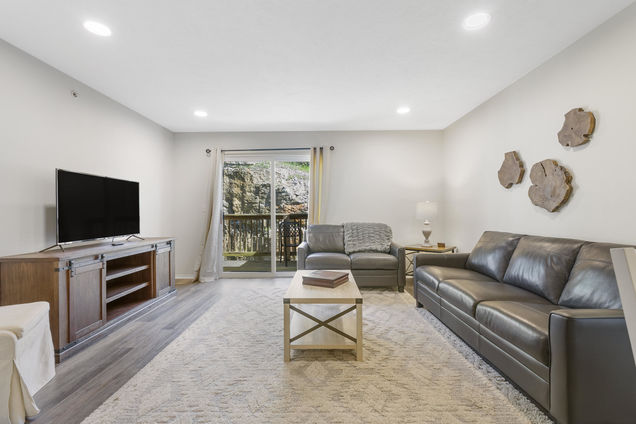 2964 Vineyards Parkway Unit 6