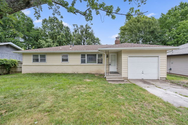 4543 W La Casa Street Springfield, MO House Active - Photo 1 of 26. Opens carousel modal