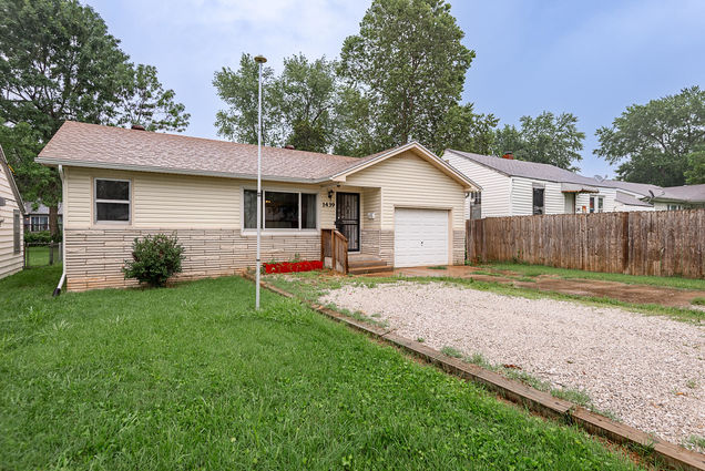 1439 E Mcgee Street Springfield, MO House Active - Photo 1 of 36. Opens carousel modal