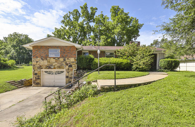 2114 E Walnut Street