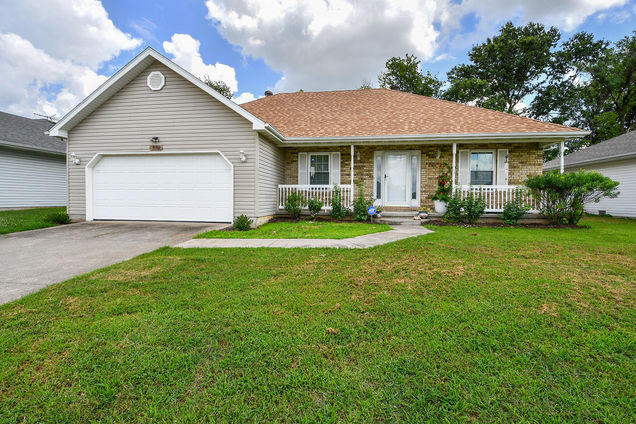 438 S Lulwood Avenue Springfield, MO House Active - Photo 1 of 36. Opens carousel modal
