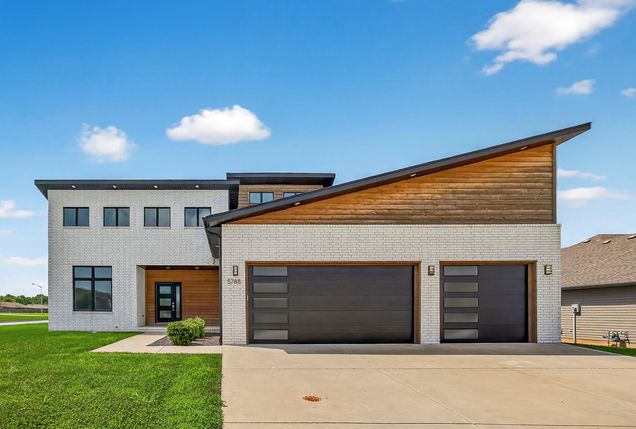 5788 E Pearson Parkway