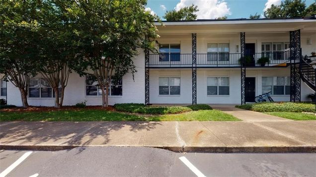 4009 Old Shell Road Unit E13 Mobile, AL Condo Active - Photo 1 of 32. Opens carousel modal
