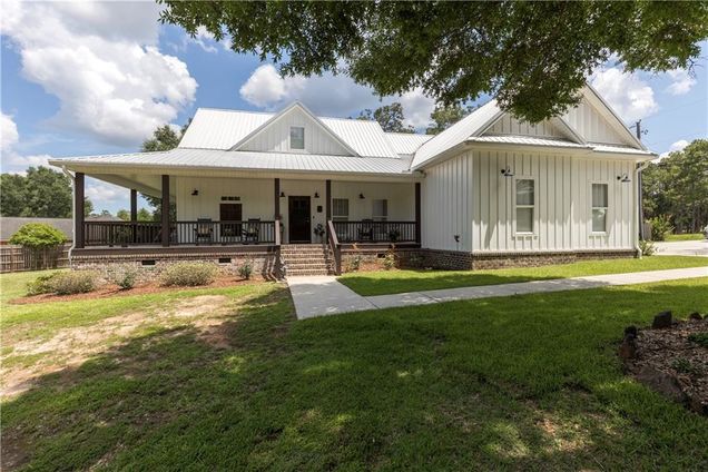 8100 Oak Hill Drive Semmes, AL House Pending - Photo 1 of 61. Opens carousel modal