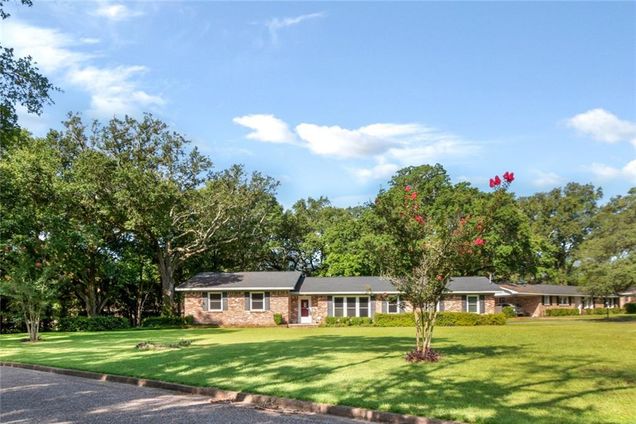 1556 Hillandale Drive Mobile, AL House Active - Photo 1 of 22. Opens carousel modal