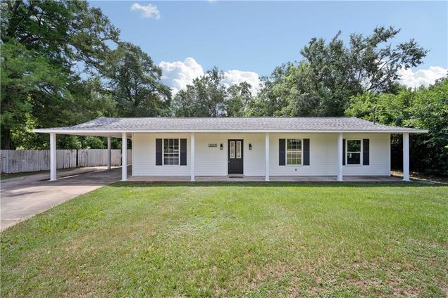 5013 Freeway Drive Mobile, AL House Active - Photo 1 of 27. Opens carousel modal