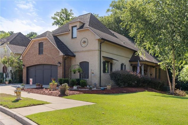 3400 Rue Royal Mobile, AL House Pending - Photo 1 of 33. Opens carousel modal