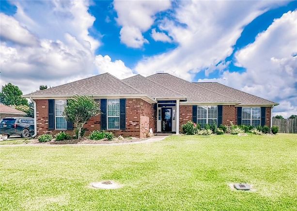 9082 Labrador Trail Theodore, AL House Active - Photo 1 of 6. Opens carousel modal
