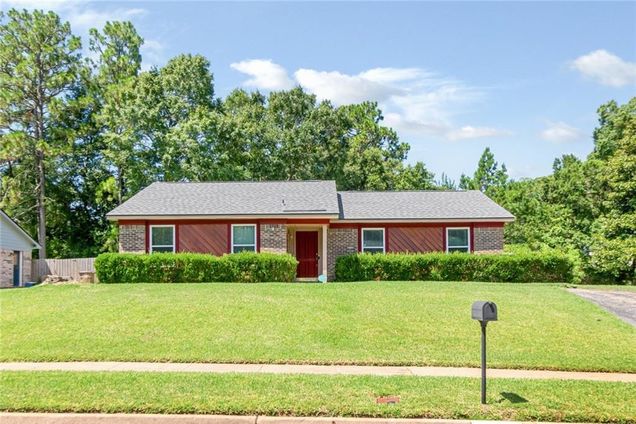 1712 Rustic Wood Court