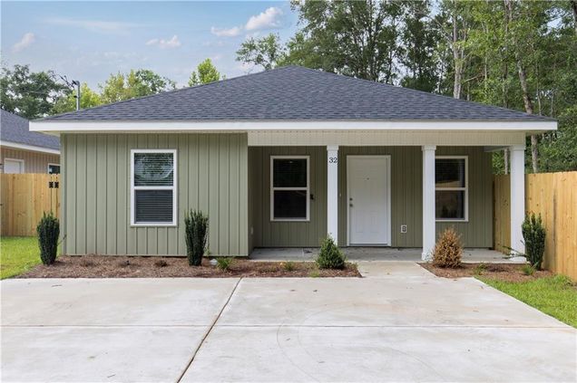 32 Everett Avenue E Saraland, AL House Active - Photo 1 of 29. Opens carousel modal
