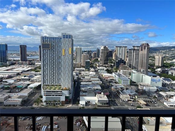 987 Queen Street Unit 3207