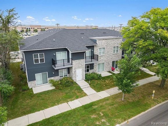 1251 E Woodward Heights Boulevard Unit 13 HazelPark, MI Condo Active - Photo 1 of 15. Opens carousel modal