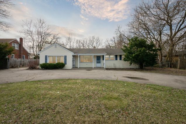 1336 E Long Lake Road