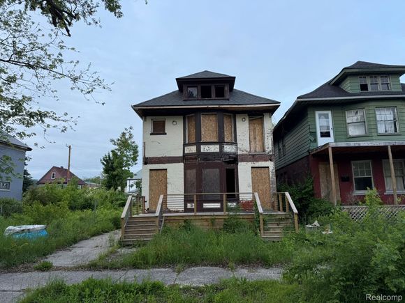 540 Leicester Detroit, MI Multifamily Active - Photo 1 of 13. Opens carousel modal